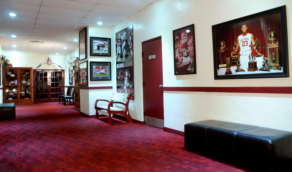 Sooner Legends Hotel Norman Exterior photo